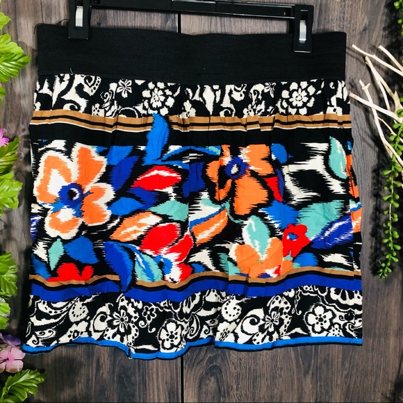 .🌸5/$25🌸Floral Printed Mini Skirt Size Small - Picture 2 of 12